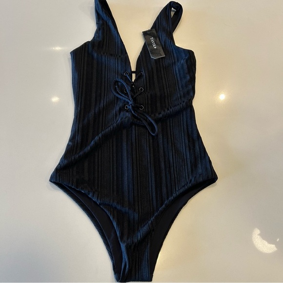Anthropologie x Tavik Women's Black Roan Ribbed Lace Up Swimsuit, size XS - Picture 5 of 8